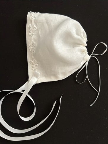 Linen Bonnet with Lace Trim