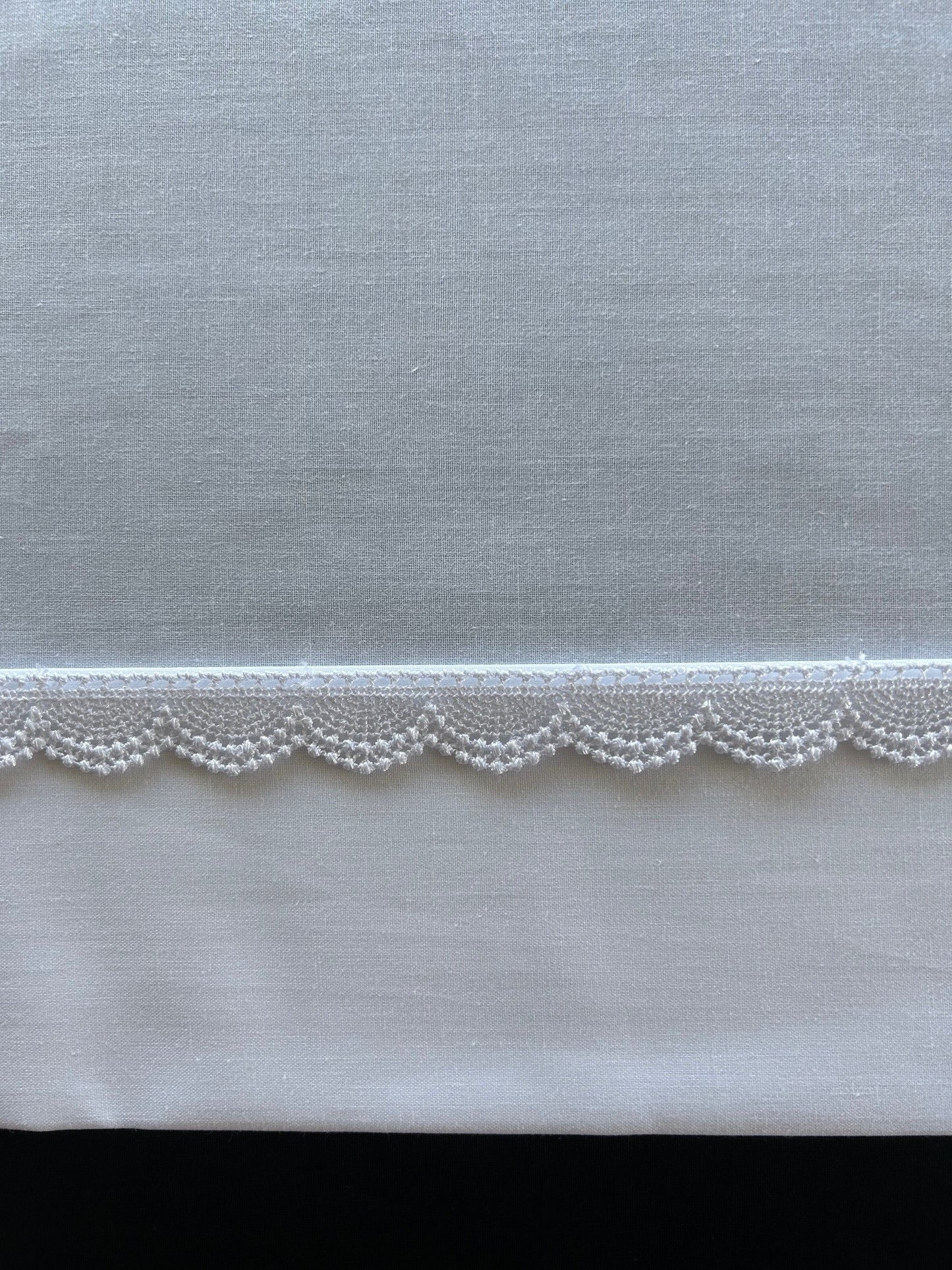 Oil Set with Scalloped Edge Trim