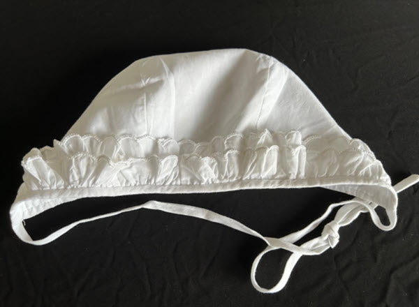 H2001 -Cotton bonnet with frills