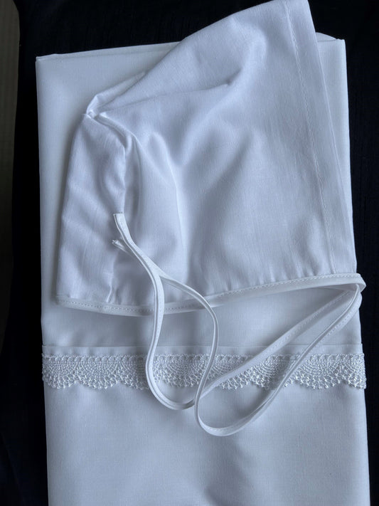 Oil Set with Scalloped Edge Trim