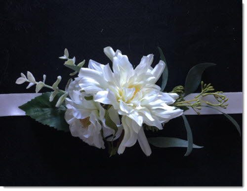 Flower Belt White cluster with native leaves